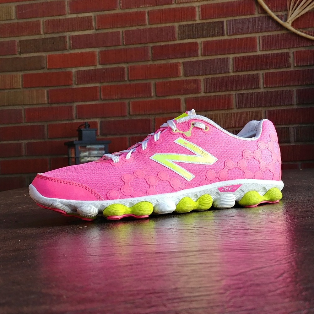 SZ 10 WMN NEW BALANCE MINIMUS IONIX SHOES